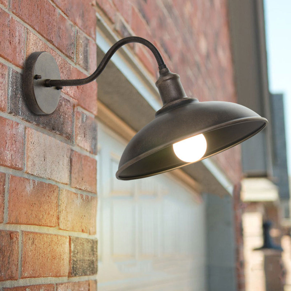 Antique Brass Outdoor Wall Lamp – Rustic Bowl-Shaped Light Fixture for Patios and Gardens