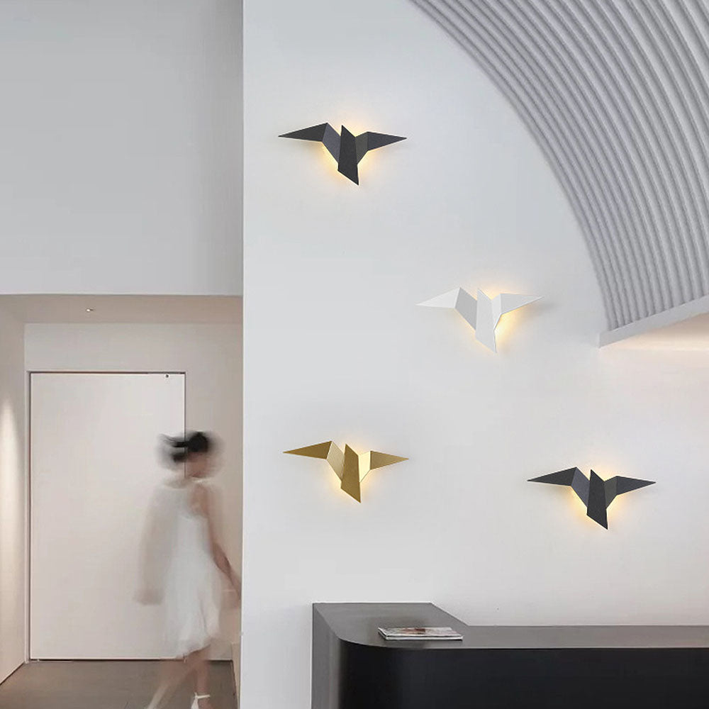 Artistic Bird-Inspired Steel Wall Lamp – Modern Decorative Sconce in Black, White, or Gold