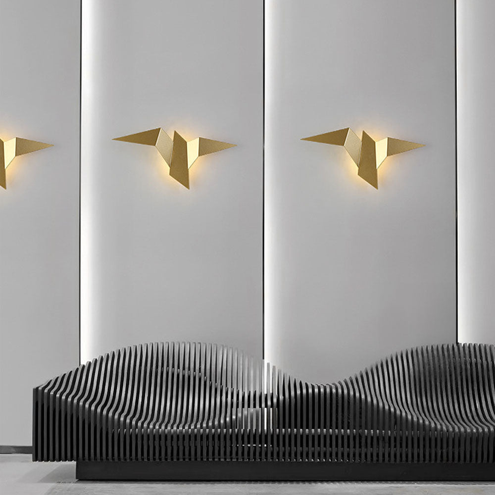 Artistic Bird-Inspired Steel Wall Lamp – Modern Decorative Sconce in Black, White, or Gold
