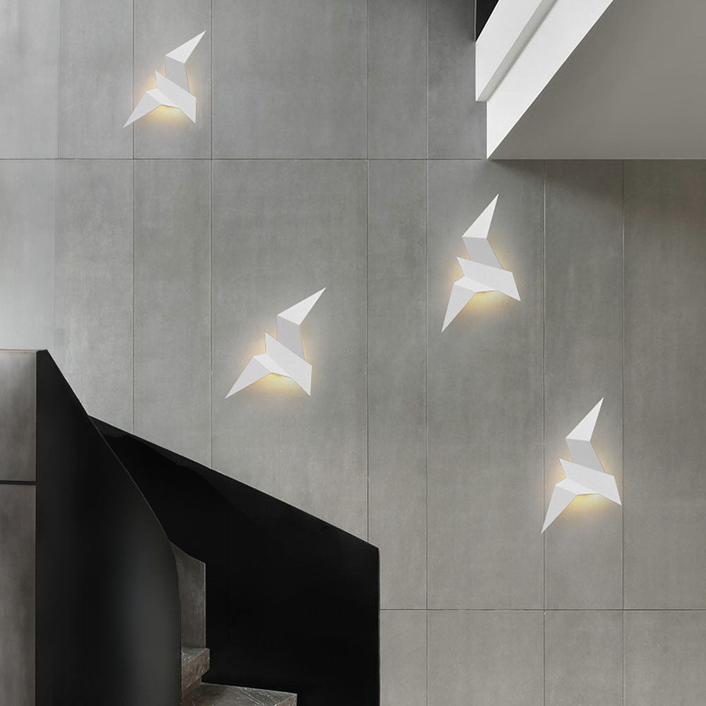 Artistic Bird-Inspired Steel Wall Lamp – Modern Decorative Sconce in Black, White, or Gold