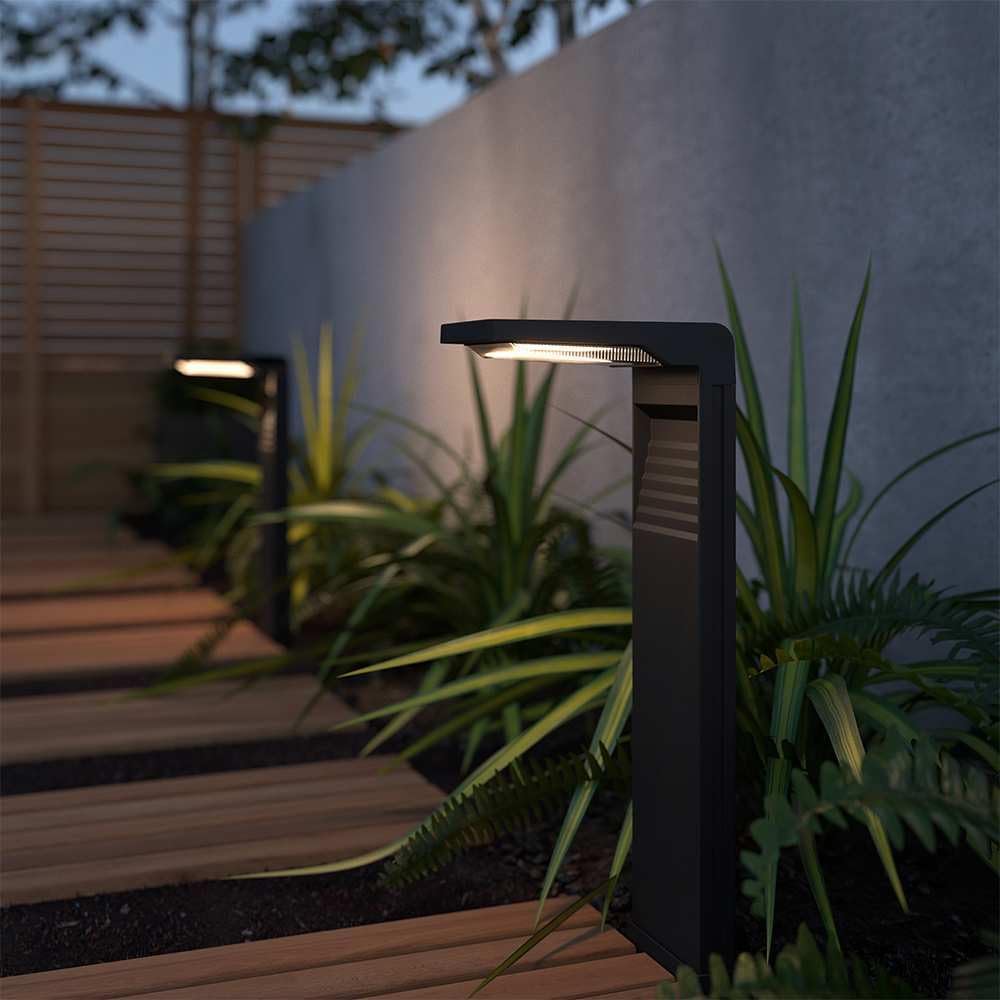 Outdoor Solar Lamp with Energy-Efficient Design – Weatherproof Black LED Garden Light
