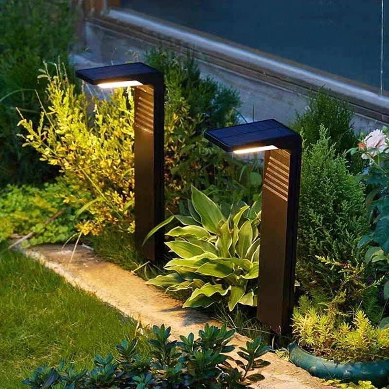 Outdoor Solar Lamp with Energy-Efficient Design – Weatherproof Black LED Garden Light